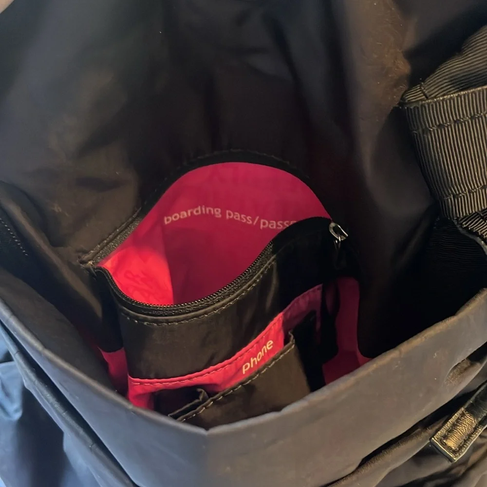 Lululemon gym / travel / diaper bag - Picture 3 of 8